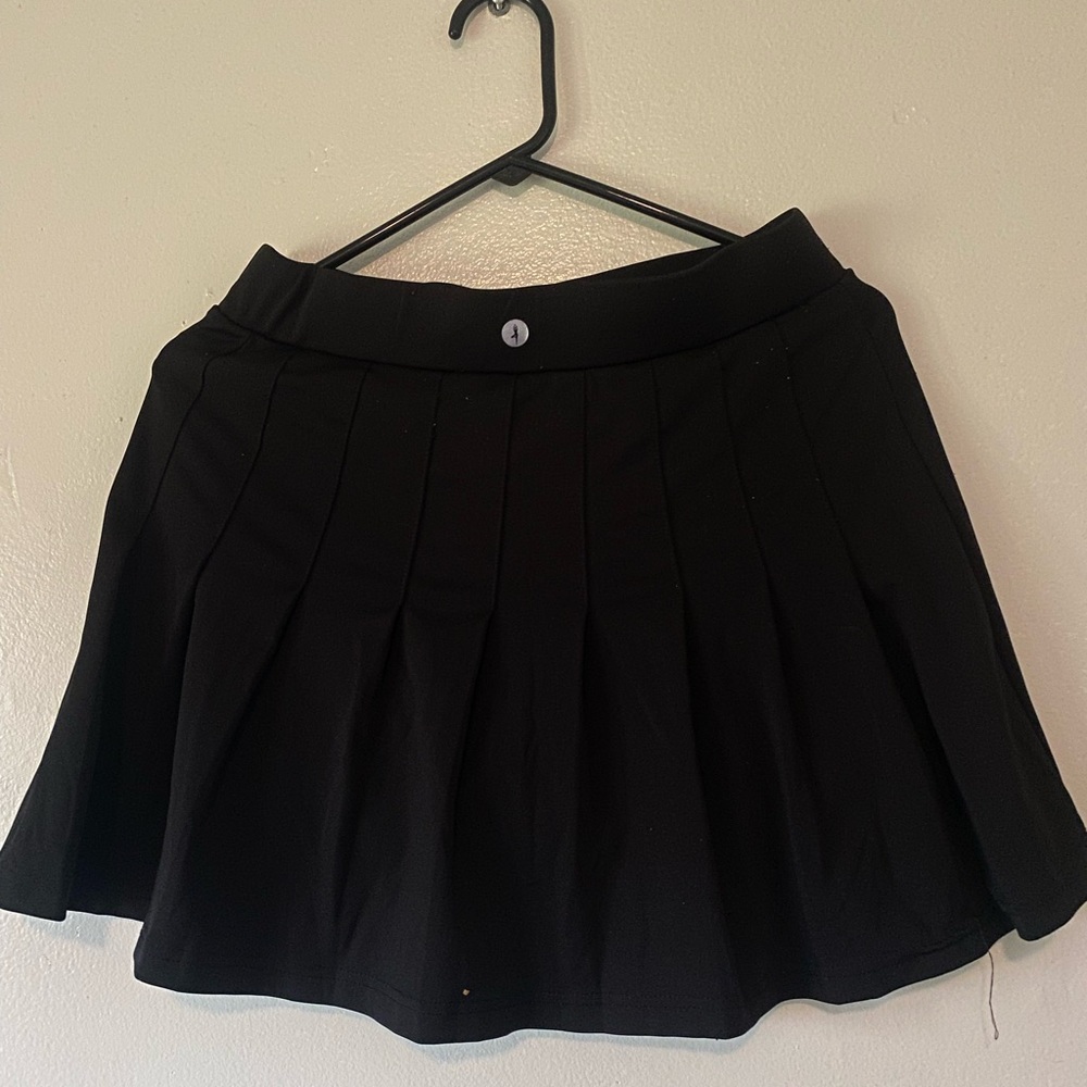 Black basic skirt